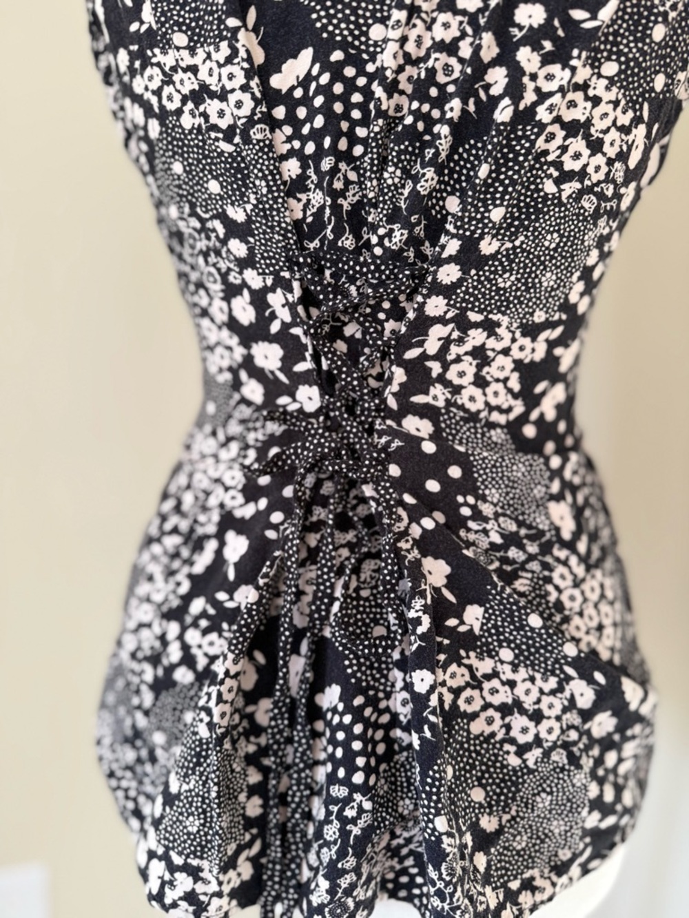 Y2K tie waist top Vintage Pinky Black Floral Button-Up Blouse w Corset Back Ties - Picture 4 of 10